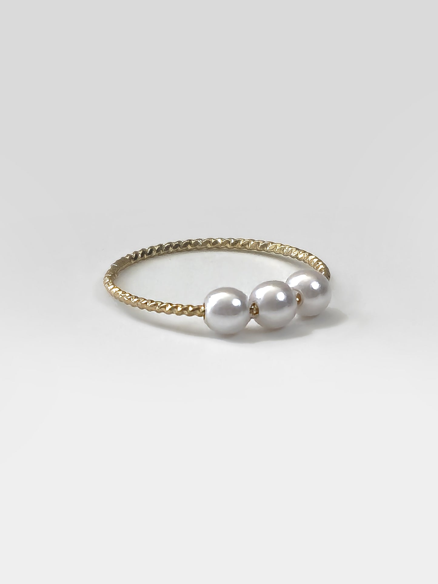 TRIVERA Ring