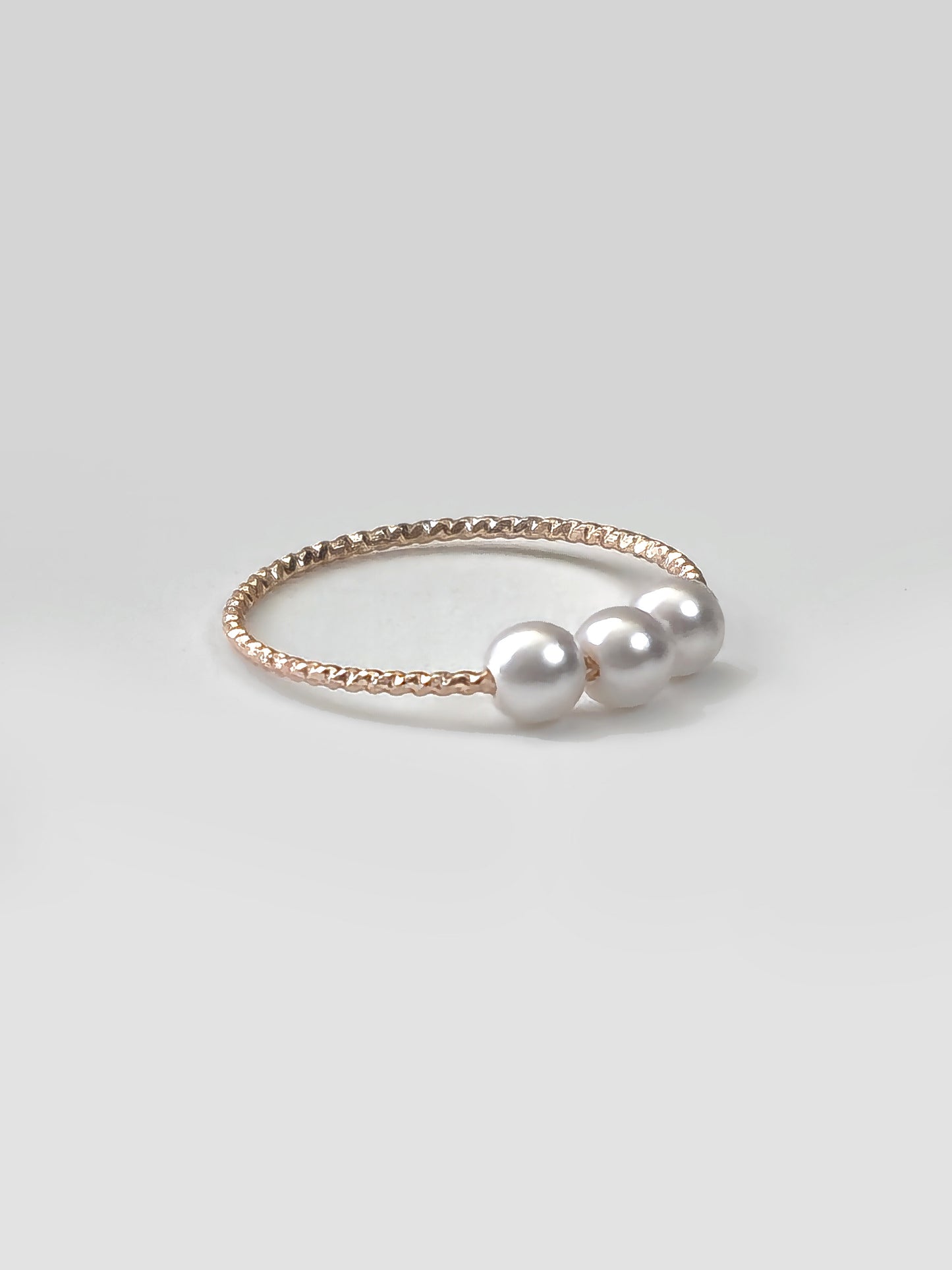 TRIVERA Ring