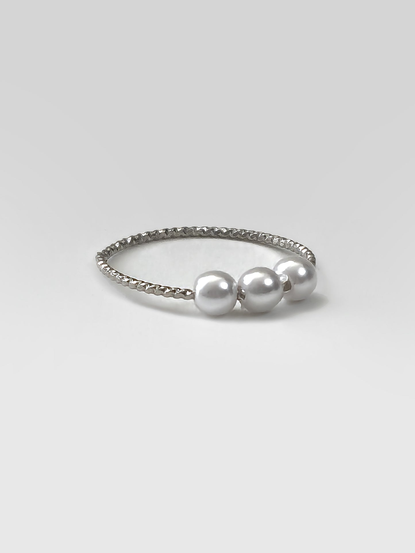 TRIVERA Ring