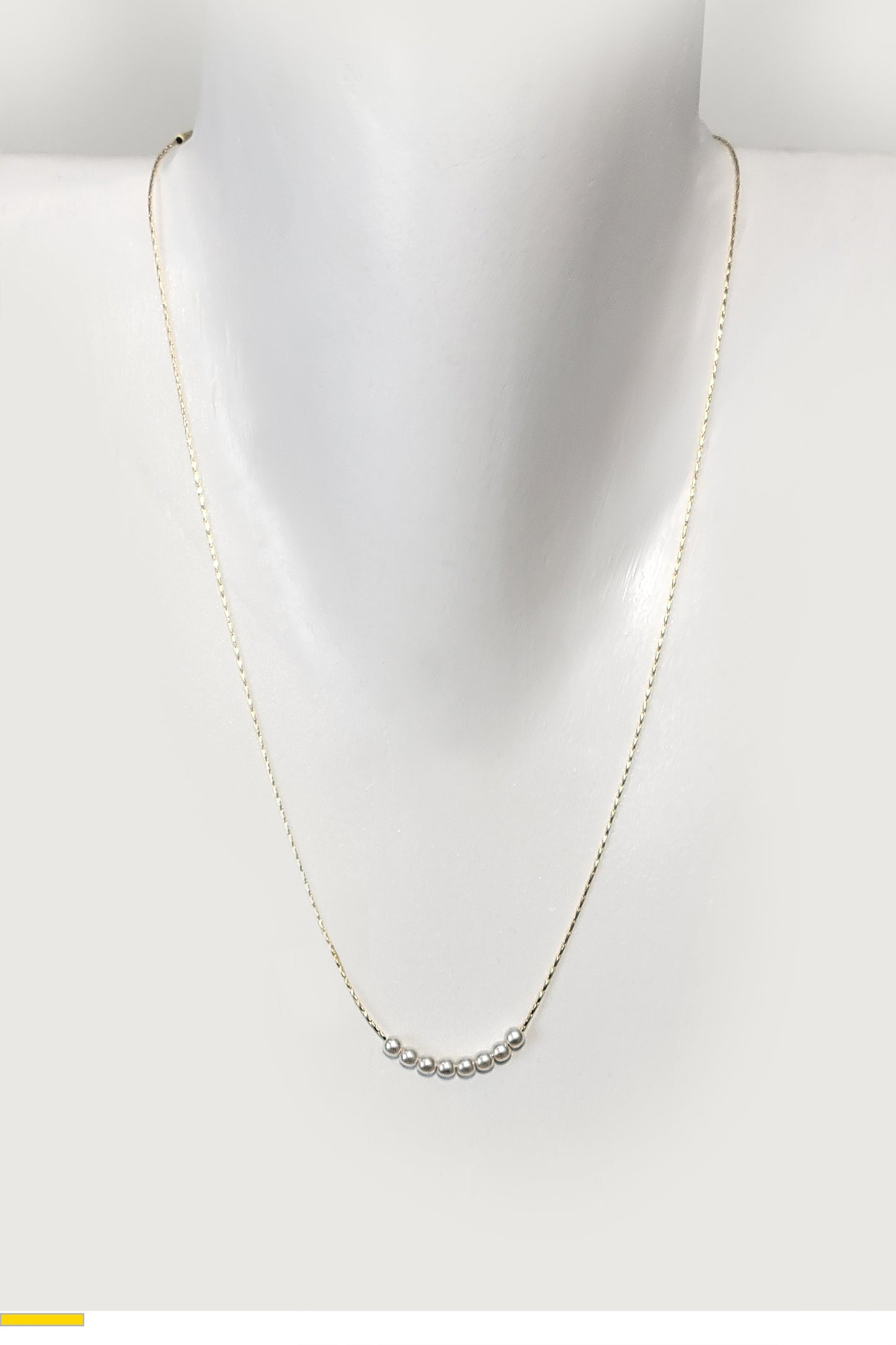 Eight Tiny Pearls Necklace