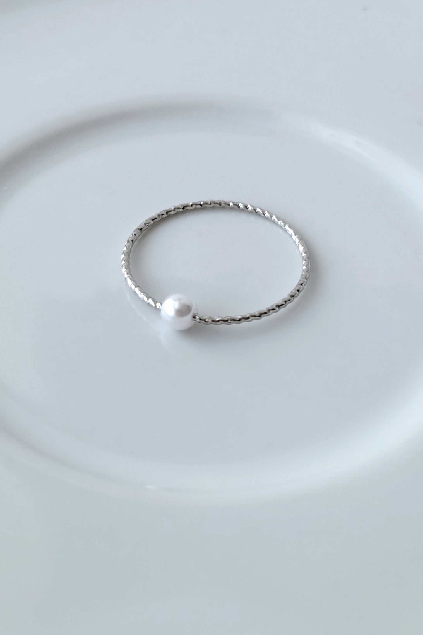 Minimal Single Pearl Ring