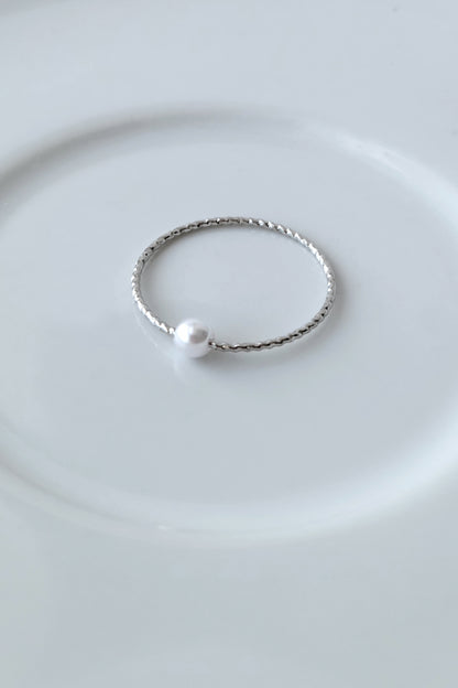 Minimal Single Pearl Ring