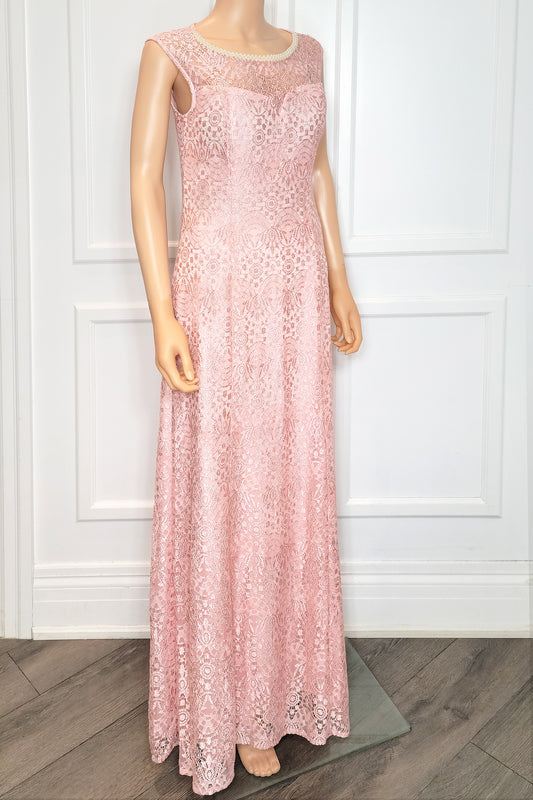 Robe en Dentelle et Perle