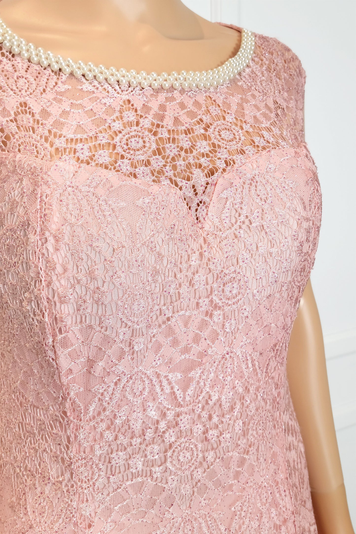 Robe en Dentelle et Perle