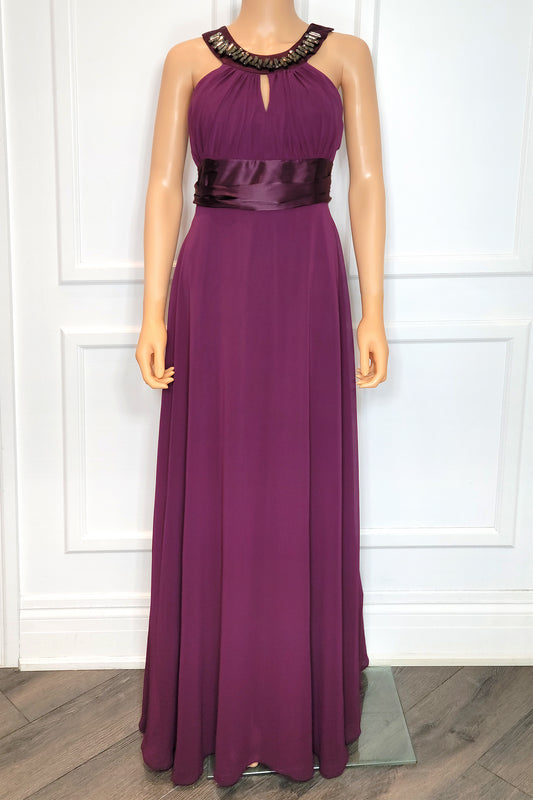 Robe dos nu en mousseline de soie perlée