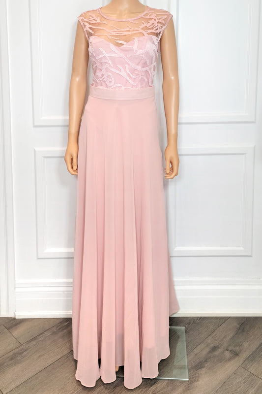 Robe en mousseline avec corsage en filet