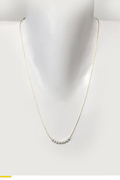 Eight Tiny Pearls Necklace